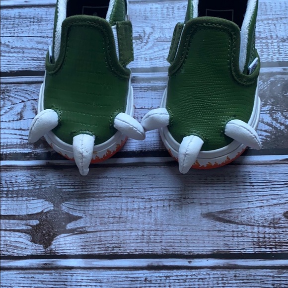 Vans - Picture 5 of 6